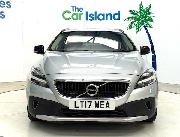 Used Volvo V40 2017 for sale - 76235614: Photo 2