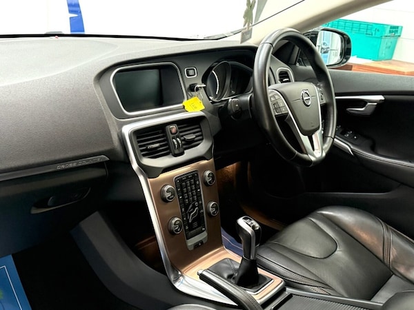 Used Volvo V40 2017 for sale - 76235614: Photo 4
