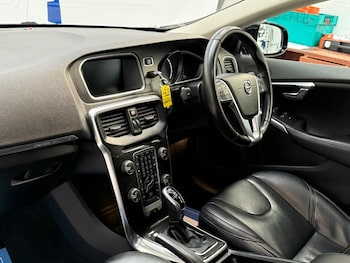 Used Volvo V40 Cross Country 2018 for sale - 77734487: Photo