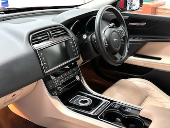 Used Jaguar XE 2016 for sale - 79089369: Photo