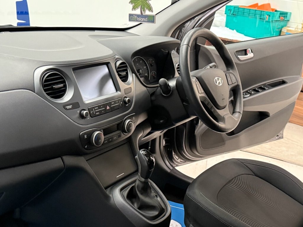 Used Hyundai i10 2017 for sale - 77302793: Photo 4