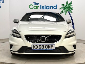 Used Volvo V40 2018 for sale - 77849577: Photo