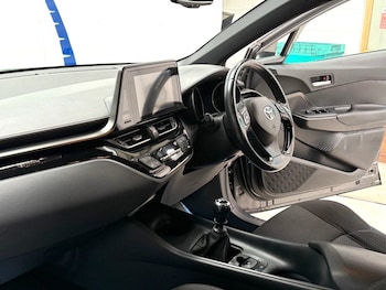 Used Toyota C-HR 2019 for sale - 75573632: Photo