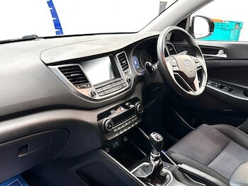 Used Hyundai TUCSON 2017 for sale - 75230122: Photo 4