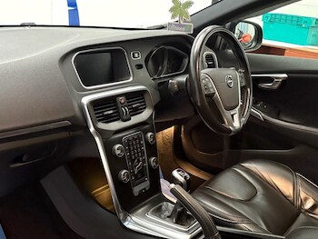 Used Volvo V40 2017 for sale - 76501071: Photo