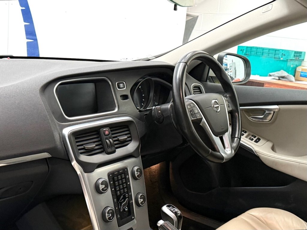 Used Volvo V40 2017 for sale - 77436457: Photo 4