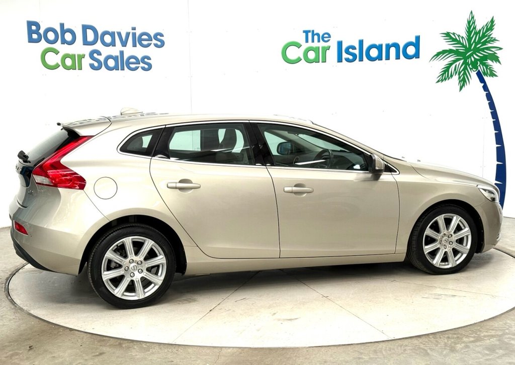 Used Volvo V40 2017 for sale - 77436457: Photo 9