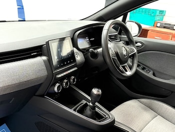 Used Renault Clio 2024 for sale - 79385317: Photo