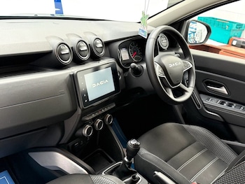 Used Dacia Duster 2023 for sale - 79197411: Photo