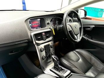 Used Volvo V40 Cross Country 2018 for sale - 75947387: Photo