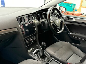 Used Volkswagen Golf 2017 for sale - 77327977: Photo