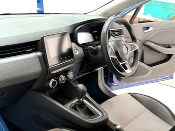Used Renault Clio 2024 for sale - 79574680: Photo