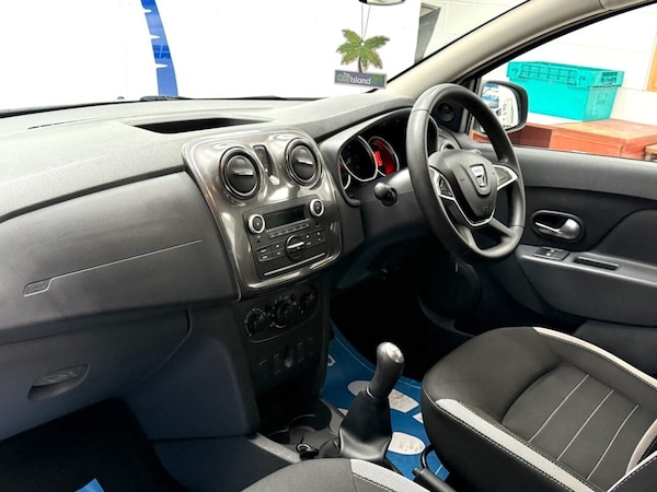 Used Dacia Sandero Stepway 2017 for sale - 76105484: Photo 4