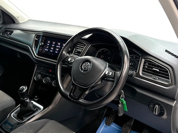 Used Volkswagen T-Roc 2019 for sale - 79422954: Photo