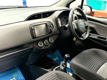 Used Toyota Yaris 2017 for sale - 75275875: Photo