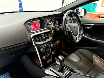 Used Volvo V40 2018 for sale - 75924223: Photo