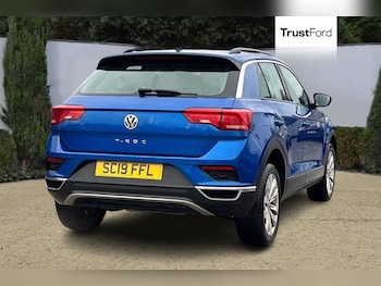 Used Volkswagen T-Roc 2019 for sale - 76835597: Photo