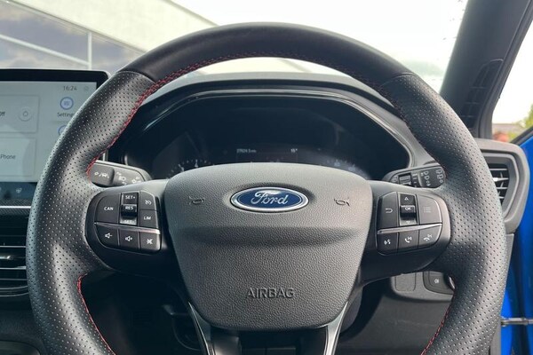 Used Ford Focus 2023 for sale - 74917662: Photo 12