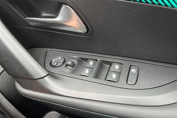 Used Peugeot 2008 2023 for sale - 75662115: Photo 16