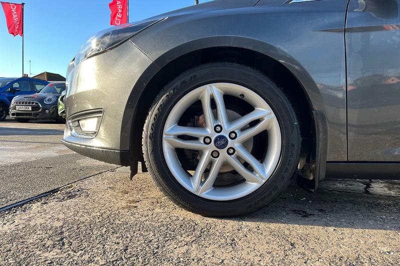 Used Ford Focus 2017 for sale - 76653445: Photo 8