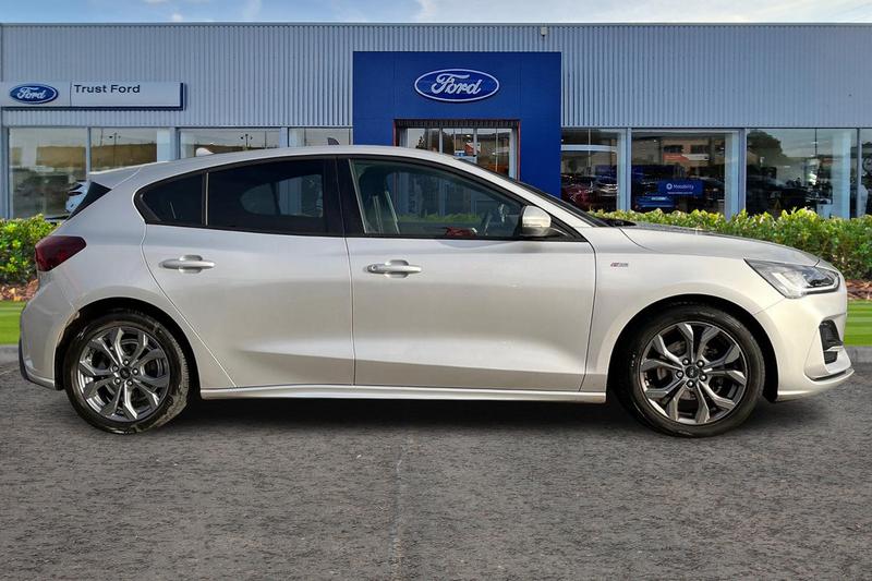 Used Ford Focus 2023 for sale - 76738861: Photo 3