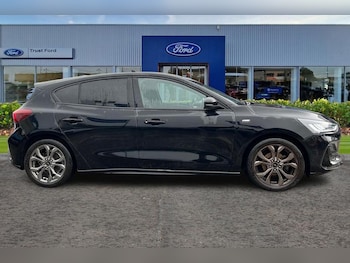 Used Ford Focus 2023 for sale - 76117464: Photo 3
