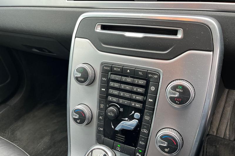 Used Volvo V70 2015 for sale - 76146762: Photo 37