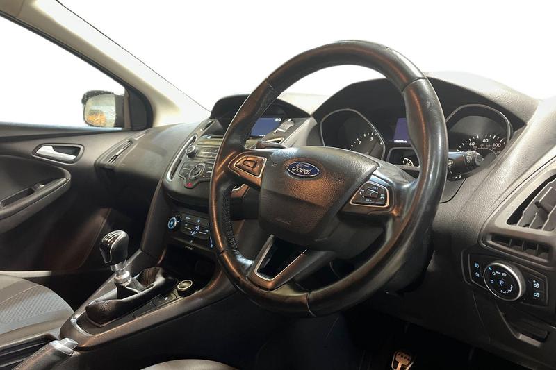 Used Ford Focus 2015 for sale - 77248717: Photo 9
