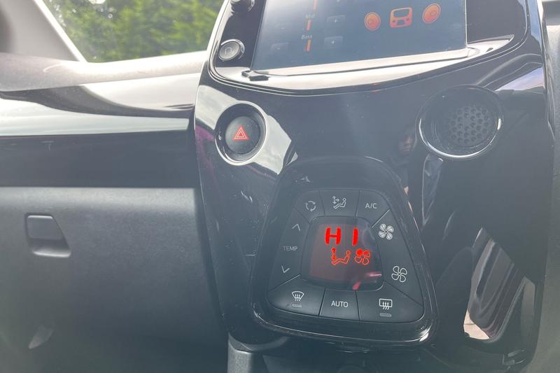 Used Toyota AYGO 2018 for sale - 77901120: Photo 38