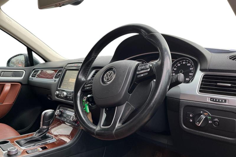 Used Volkswagen Touareg 2015 for sale - 77450491: Photo 9