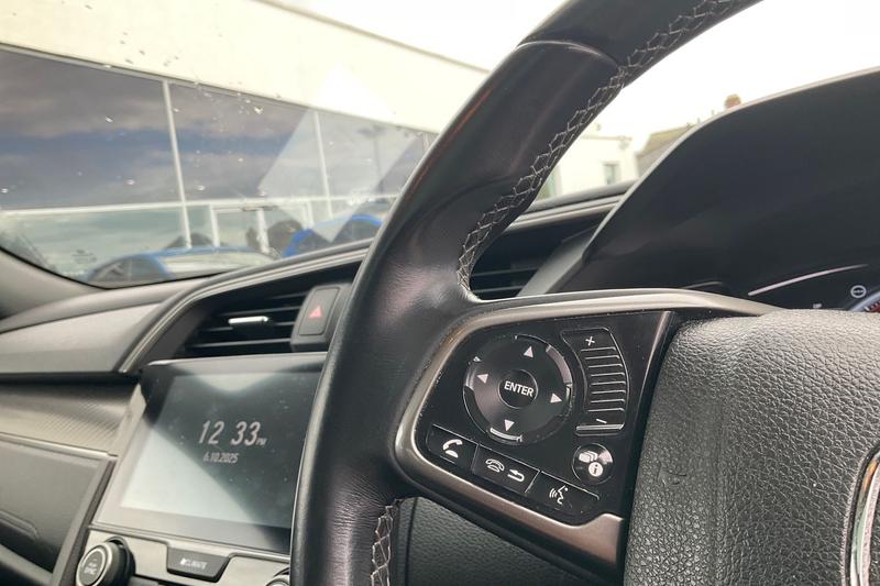 Used Honda Civic 2017 for sale - 76184475: Photo 29