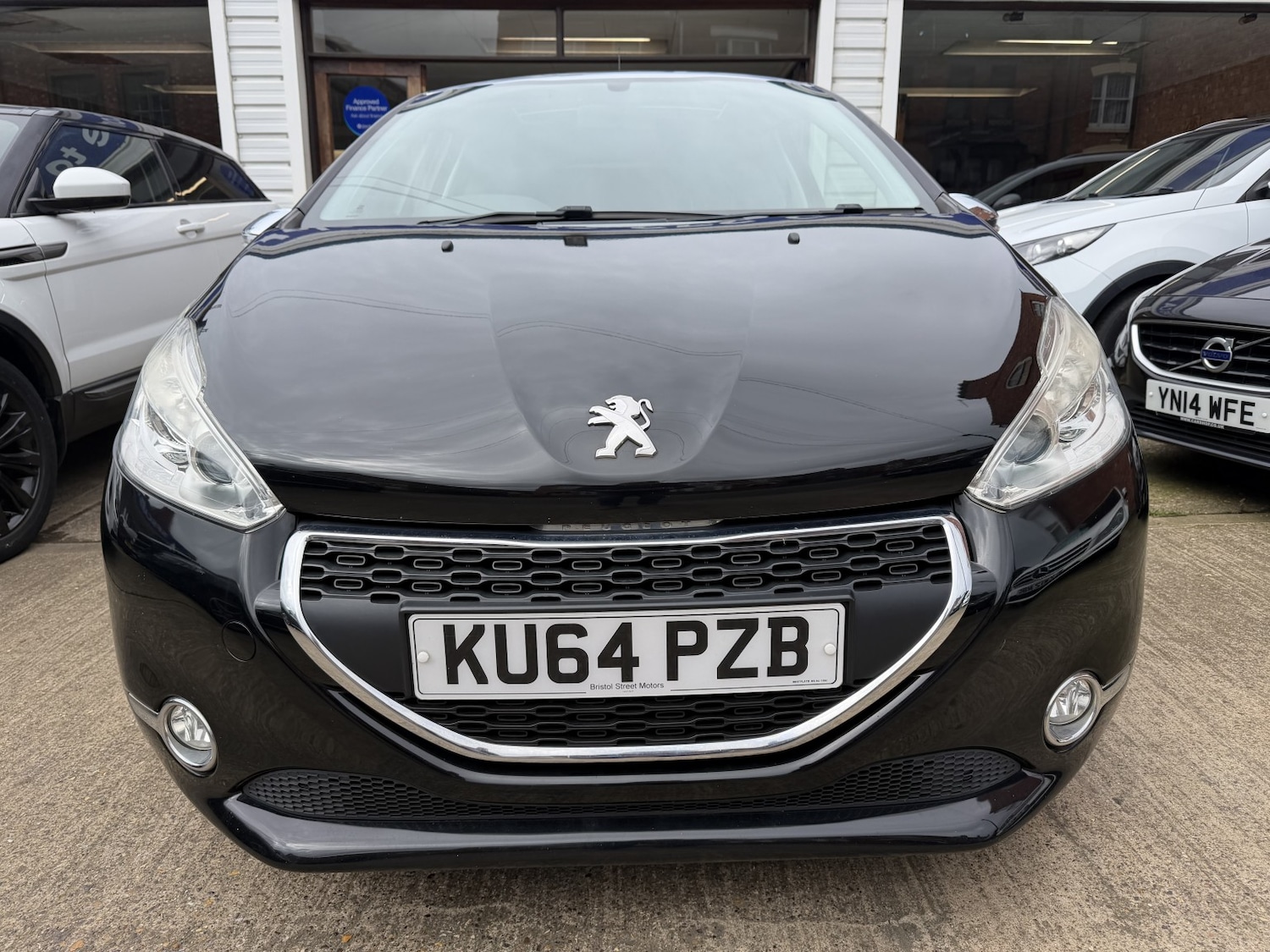 Used Peugeot 208 2014 for sale - 78031762: Photo 2