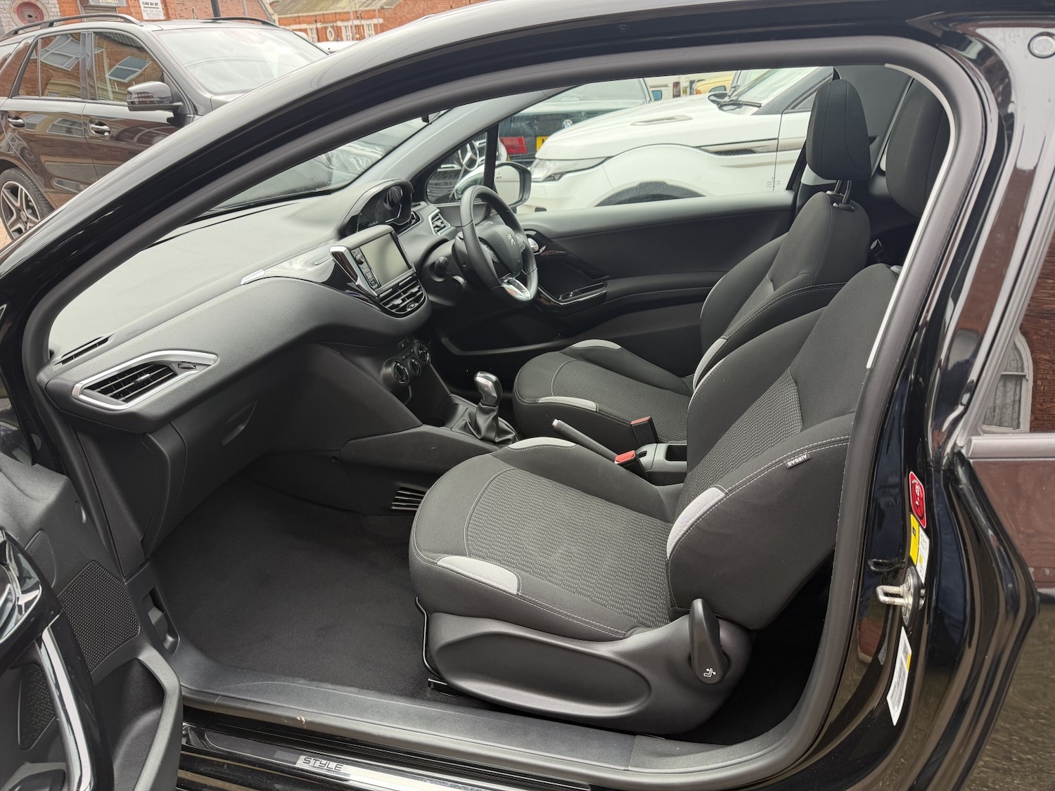 Used Peugeot 208 2014 for sale - 78031762: Photo 5