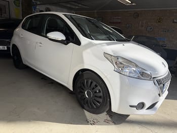 Used Peugeot 208 2015 for sale - 79697068: Photo