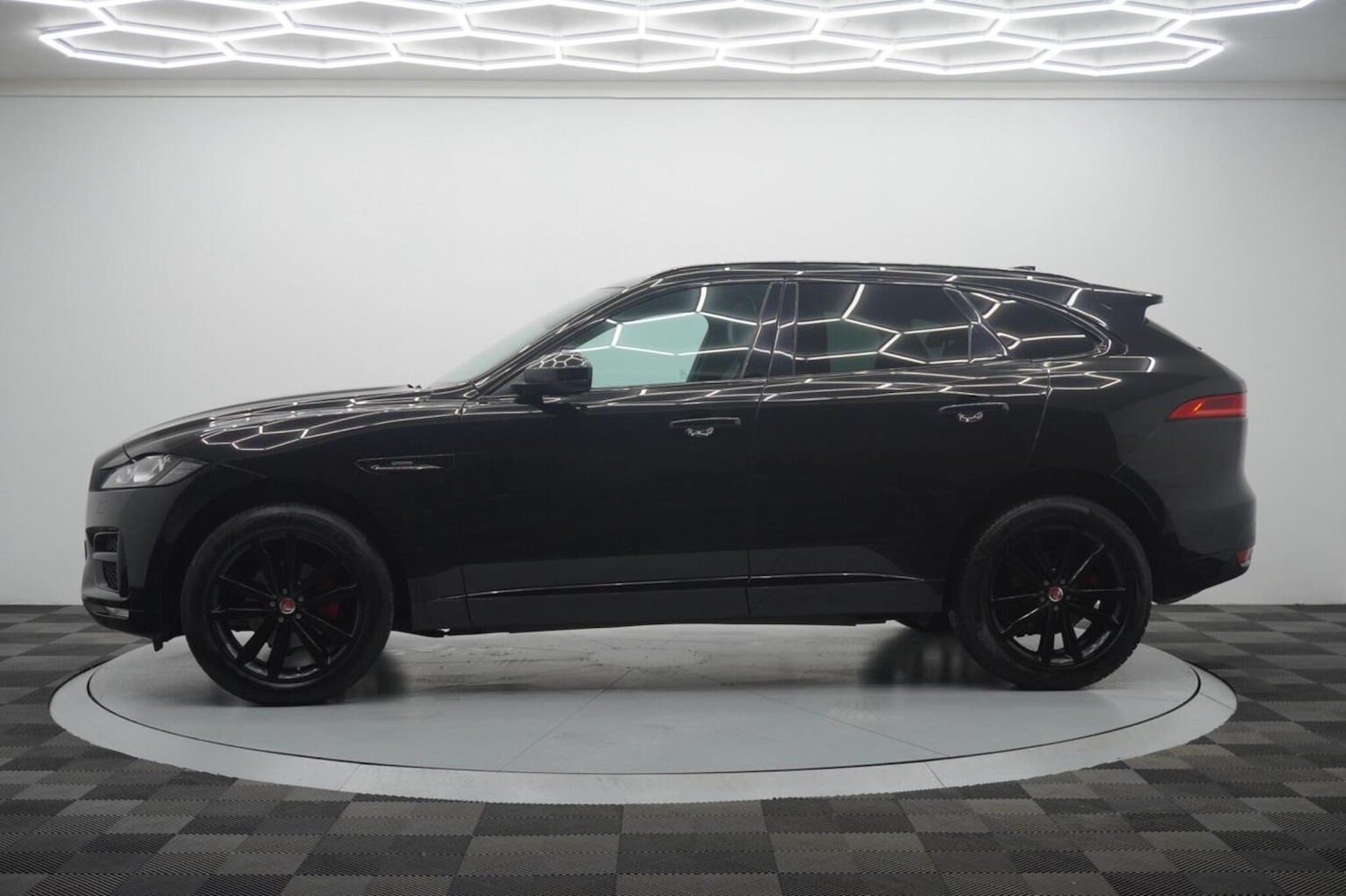 Used Jaguar F-Pace 2018 for sale - 77237084: Photo 18