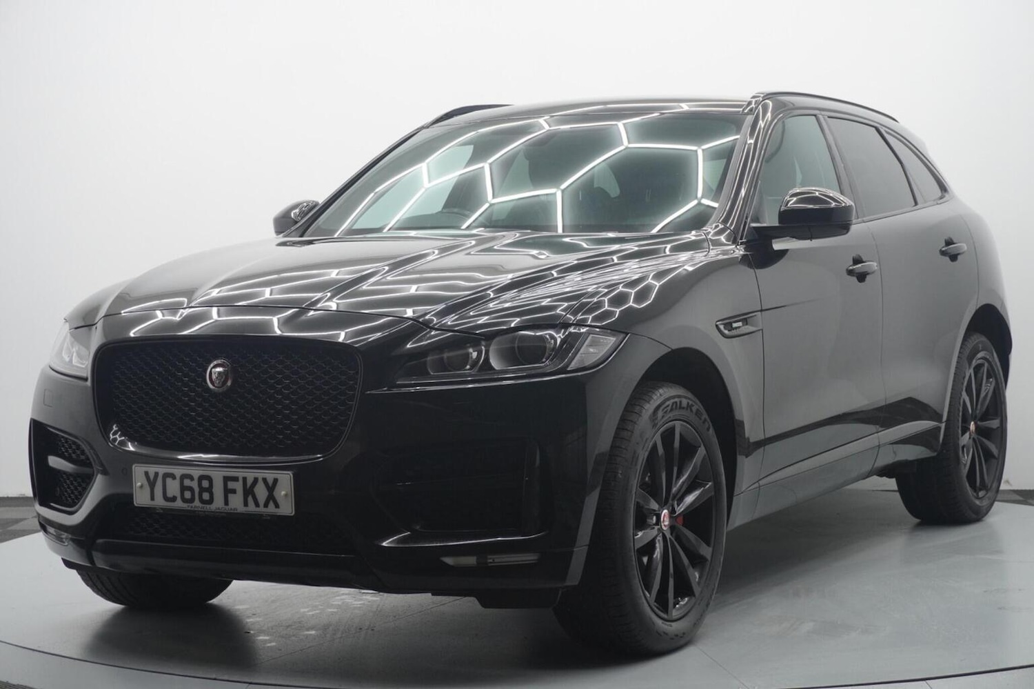 Used Jaguar F-Pace 2018 for sale - 77237084: Photo 2