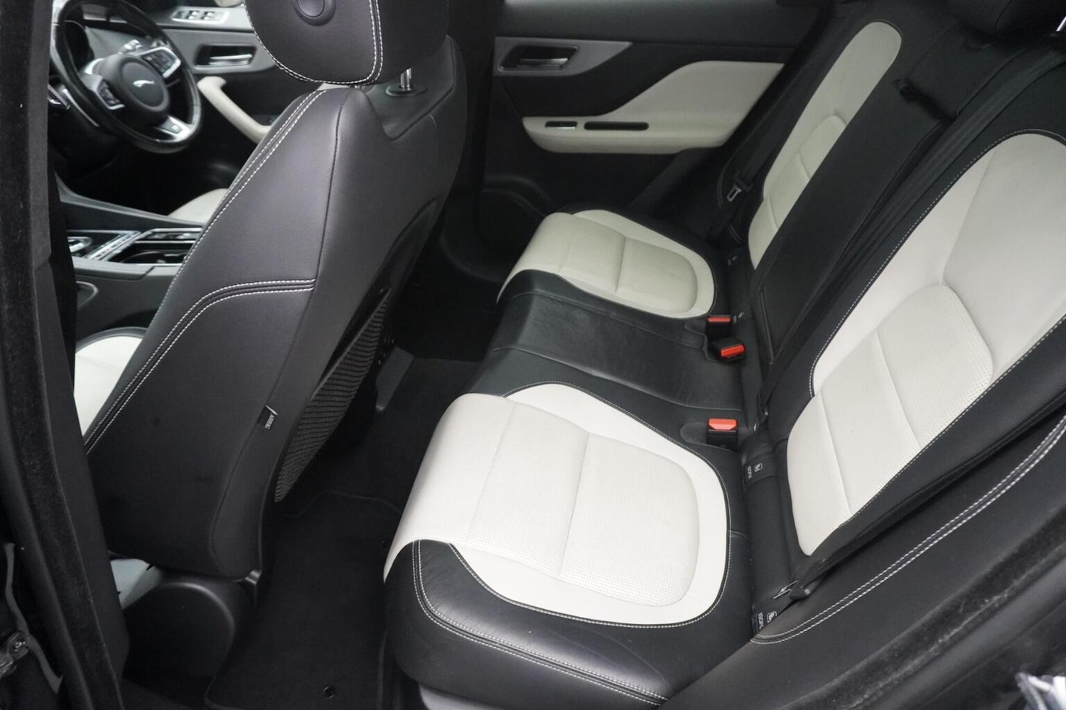 Used Jaguar F-Pace 2018 for sale - 77237084: Photo 4