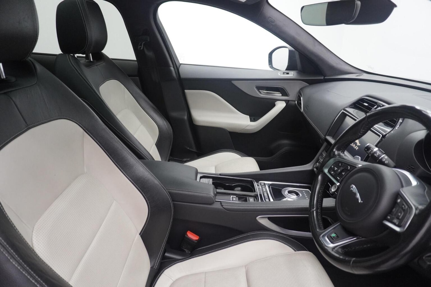 Used Jaguar F-Pace 2018 for sale - 77237084: Photo 41