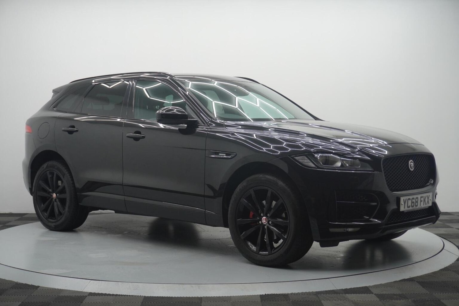 Used Jaguar F-Pace 2018 for sale - 77237084: Photo 5
