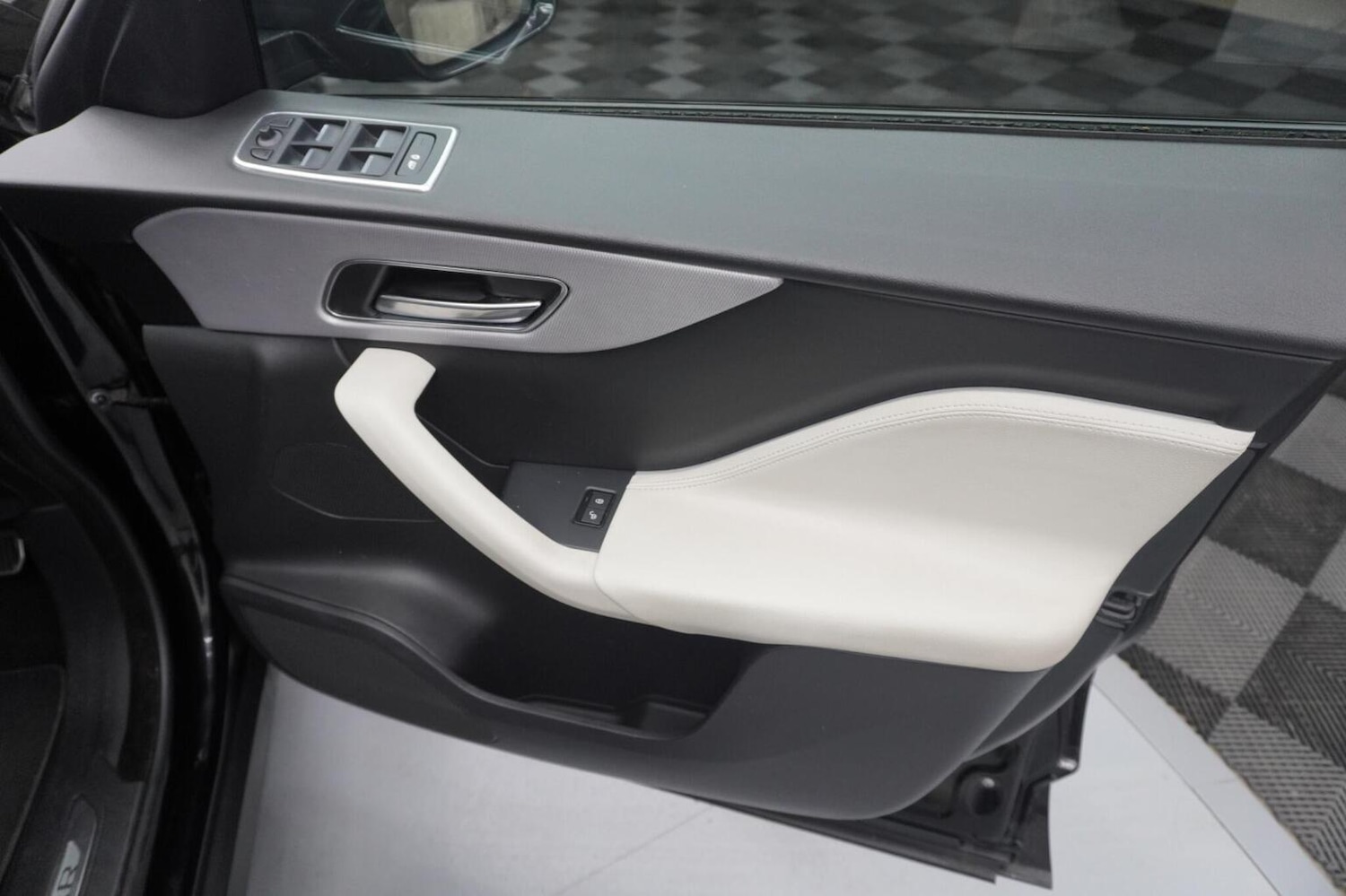 Used Jaguar F-Pace 2018 for sale - 77237084: Photo 52