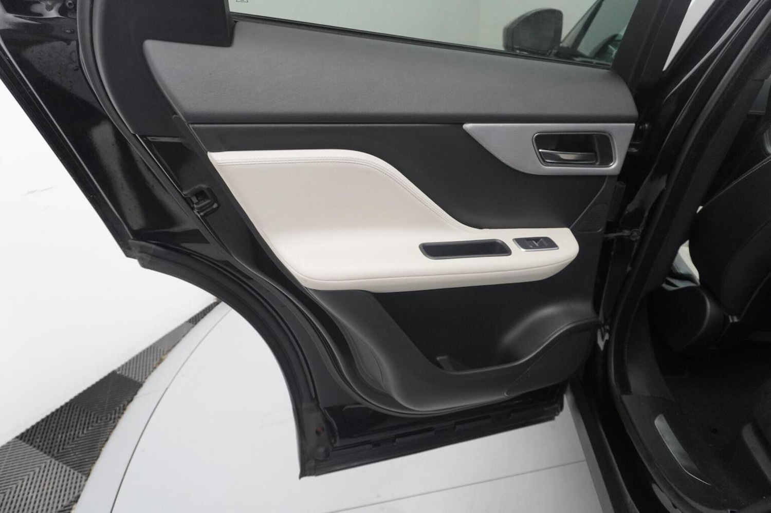 Used Jaguar F-Pace 2018 for sale - 77237084: Photo 55