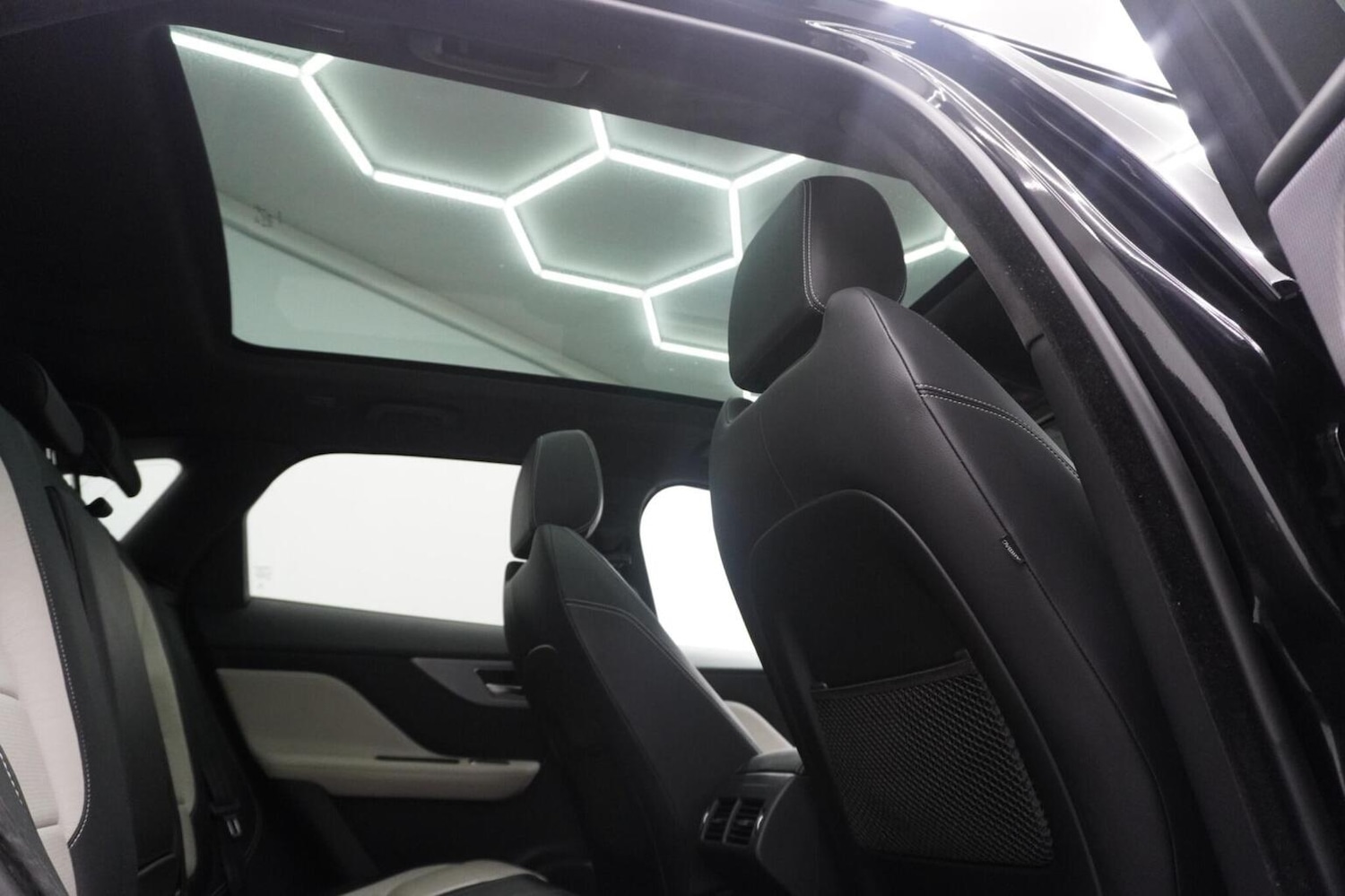 Used Jaguar F-Pace 2018 for sale - 77237084: Photo 60