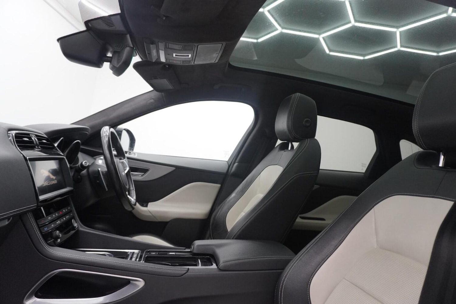 Used Jaguar F-Pace 2018 for sale - 77237084: Photo 64