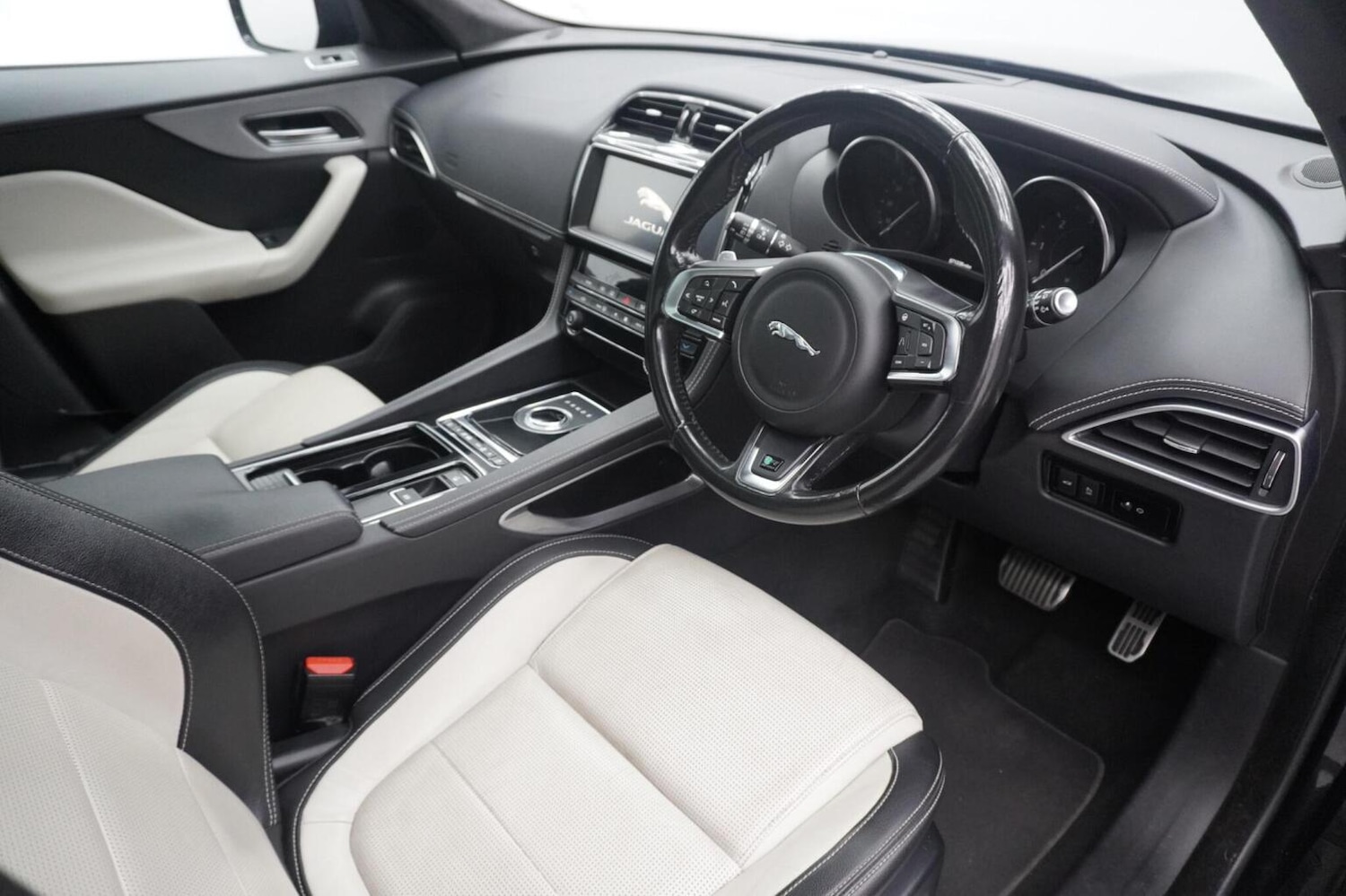 Used Jaguar F-Pace 2018 for sale - 77237084: Photo 66