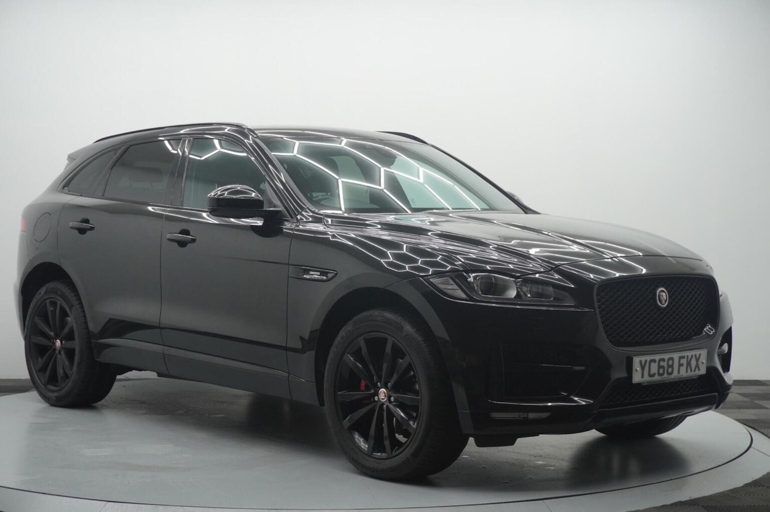Used Jaguar F-Pace 2018 for sale - 77237084: Photo 9