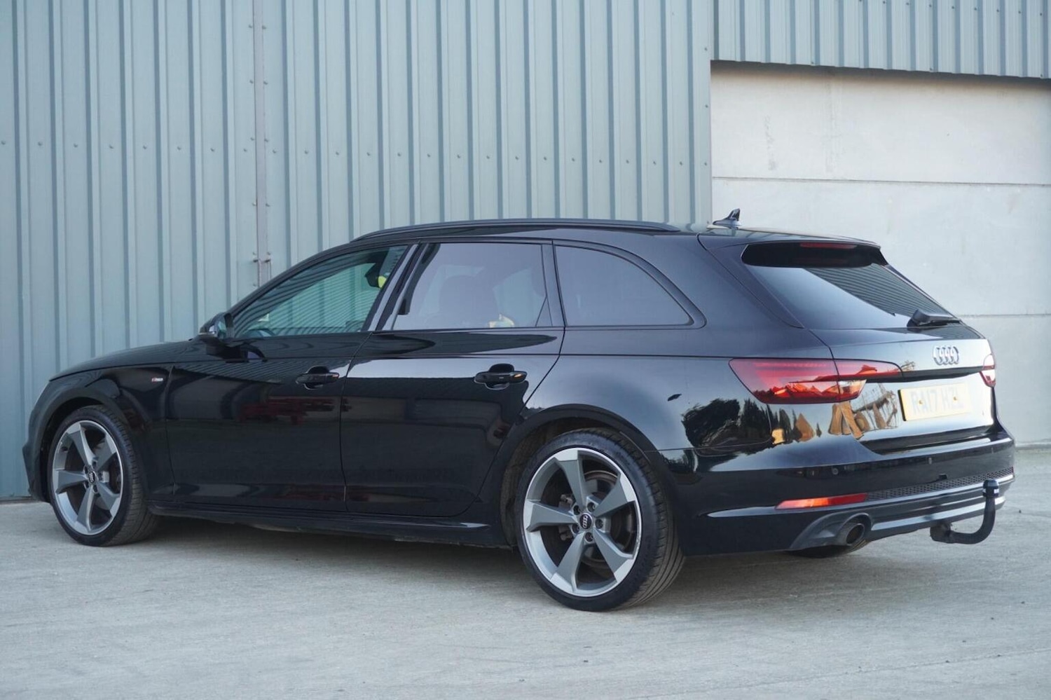 Used Audi A4 Avant 2017 for sale - 76347249: Photo 10