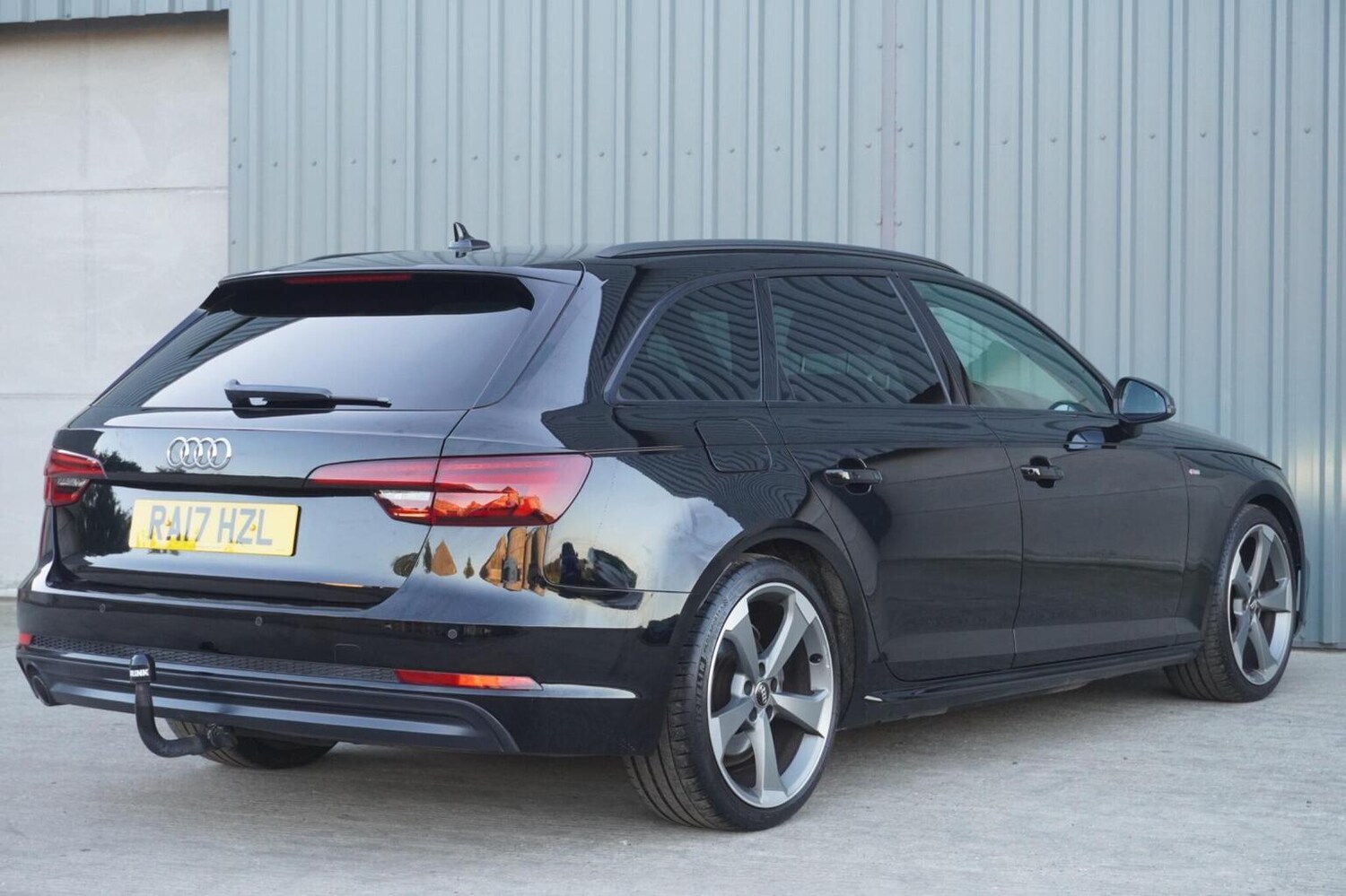 Used Audi A4 Avant 2017 for sale - 76347249: Photo 11