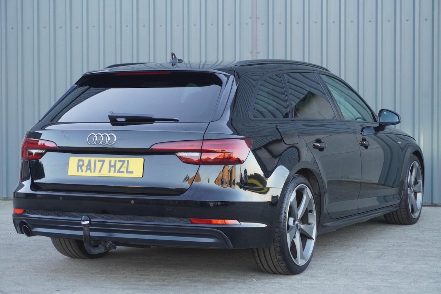 Used Audi A4 Avant 2017 for sale - 76347249: Photo 12