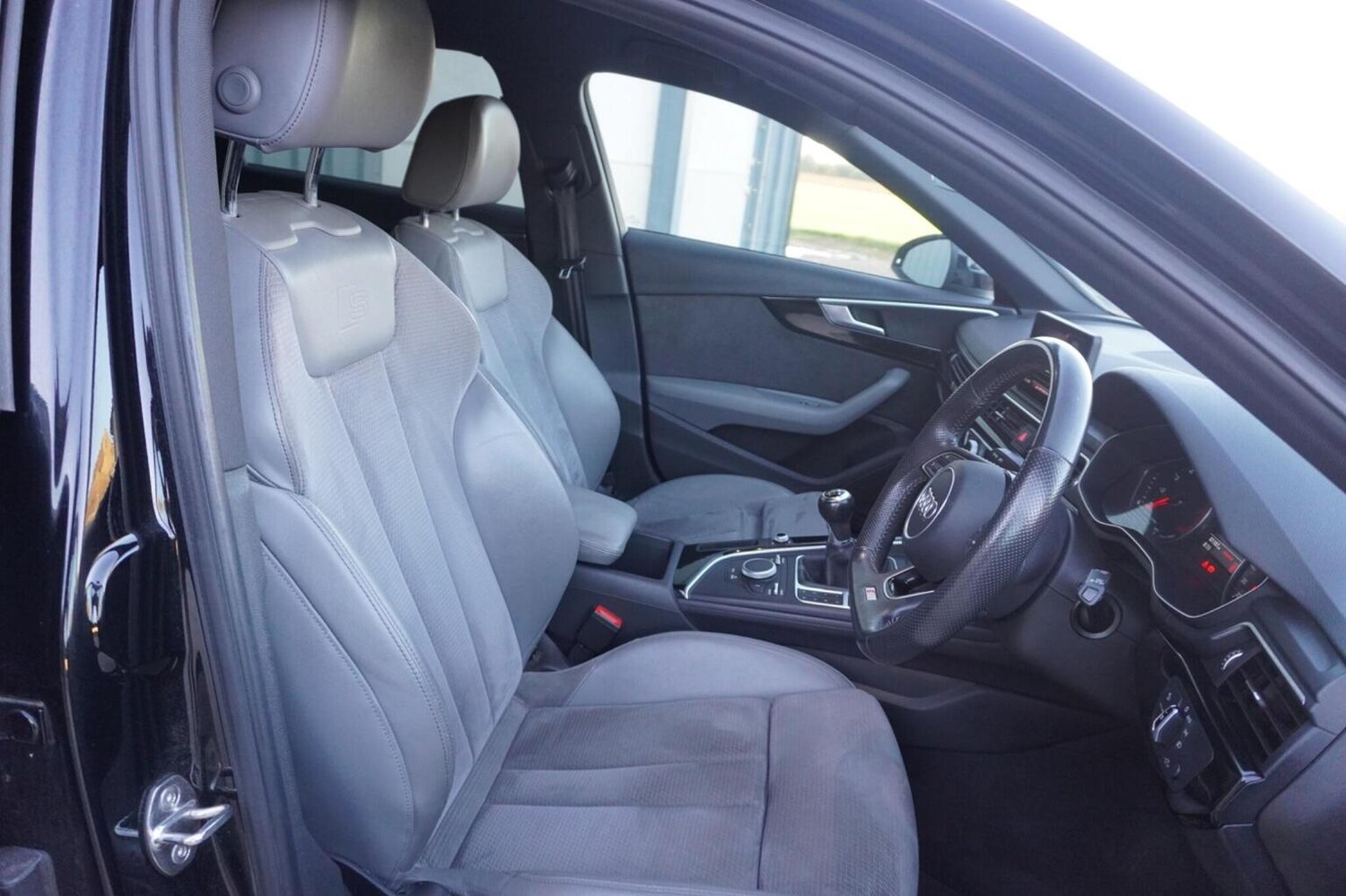 Used Audi A4 Avant 2017 for sale - 76347249: Photo 16