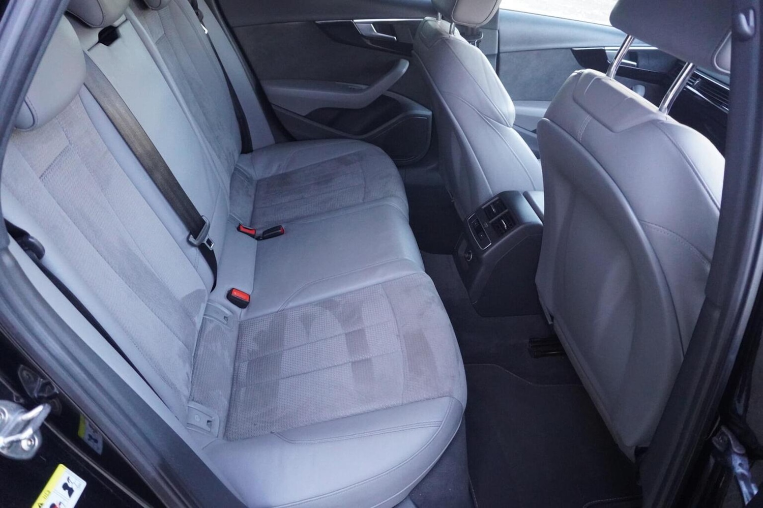 Used Audi A4 Avant 2017 for sale - 76347249: Photo 24